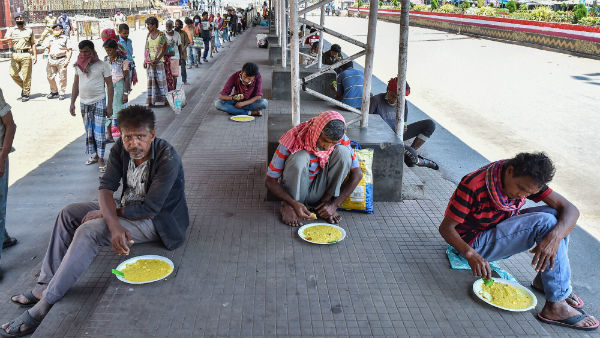 ವಲಸೆ ಕಾರ್ಮಿಕರಿಗೆ ಉಚಿತ ಆಹಾರ ಧಾನ್ಯ