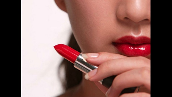 ಲಿಪ್ ಸ್ಟಿಕ್ ಬಳಕೆ ಕಡಿಮೆ 