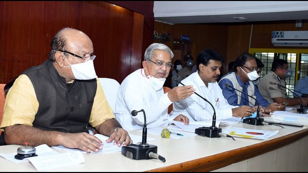DCM Govind Karjol releases Tab Phone which monitors Covid19 infected 