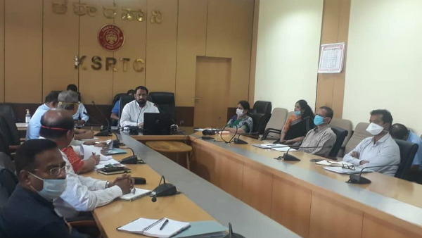 Lakshman Savadi Announces Gold Coin Award For Driver Lakshman Savadi Announces Gold Coin Award For Driver