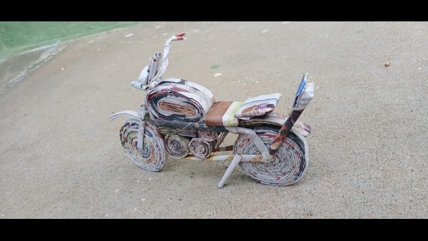  ಪೇಪರ್, ತೆಂಗು, ಮರದಿಂದ ಕಲಾಕೃತಿ