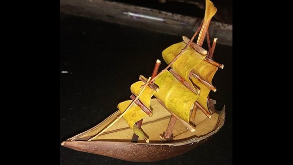  ದಿನಪತ್ರಿಕೆಯಿಂದ ಥರಾವರಿ ಕಲಾಕೃತಿ