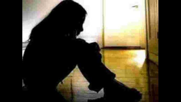 ಮುಚ್ಚಿ ಹಾಕಲು ಯತ್ನಿಸುತ್ತಾರೆ.