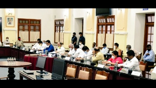 ಮುಂಚೂಣಿಯಲ್ಲಿ ಕರ್ನಾಟಕ 