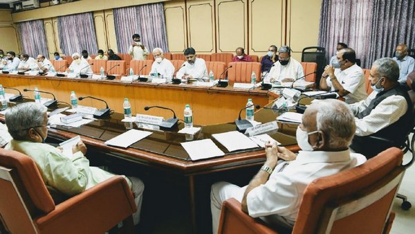 ರಾಜಕೀಯ ಅಧಿಕಾರ ಅನುಭವಿಸದಂತೆ ನೋಡಿಕೊಳ್ಳಬೇಕು