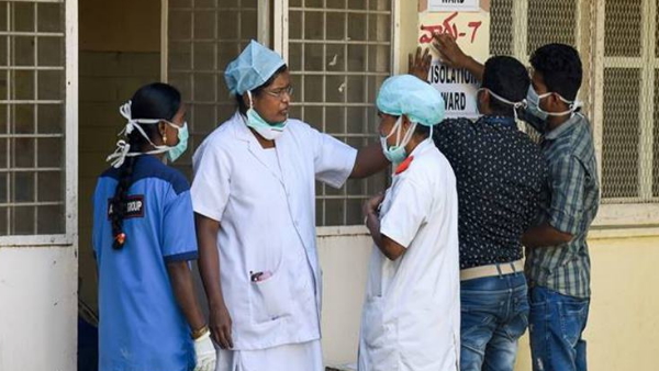 ಕೊರೊನಾ ವಾರಿಯರ್ಸ್ ಜೊತೆಗೆ ಸ್ನೇಹಿತರ ಅಂತರ ಕೊರೊನಾ ವಾರಿಯರ್ಸ್ ಜೊತೆಗೆ ಸ್ನೇಹಿತರ ಅಂತರ