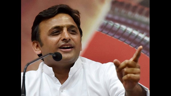 1 ಲಕ್ಷ ನೀಡುವುದಾಗಿ ಘೋಷಿಸಿದ ಅಖಿಲೇಶ್ 