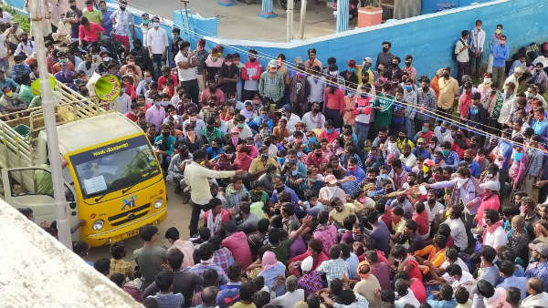 ತಮಿಳುನಾಡಿನಲ್ಲಿ ಶ್ರಮಿಕ್ ರೈಲಿಗಾಗಿ ಕಾದುನಿಂತ ಕಾರ್ಮಿಕರು 