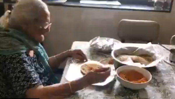 99 Year Old Woman Prepares Food Packets For Mumbai Migrants Workers 99 Year Old Woman Prepares Food Packets For Mumbai Migrants Workers