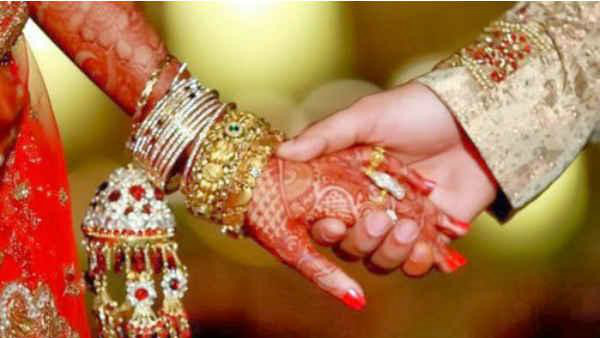 Viral Video: Hight Of Social Distance At Marriage Party In Madhya Pradesh Viral Video: Hight Of Social Distance At Marriage Party In Madhya Pradesh