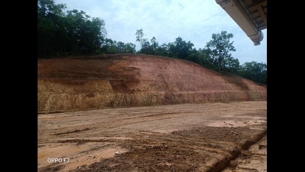 ಬಡಮಹಿಳೆಯ ಗುಡಿಸಲು ಕಿತ್ತು ಹಾಕಿದರು