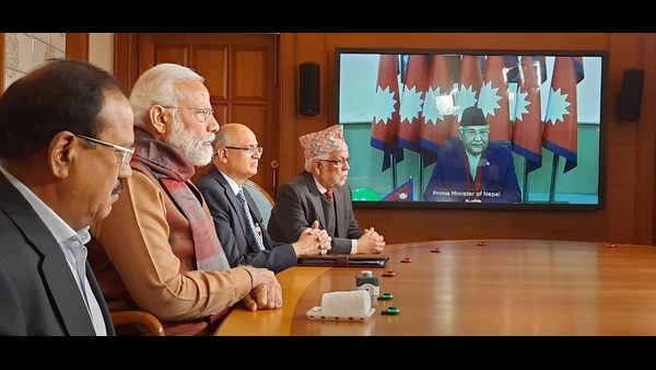 ಭಾರತದ ರಸ್ತೆಗೆ ಸಮಾನಾಂತರವಾಗಿ ಹೆದ್ದಾರಿ ಭಾರತದ ರಸ್ತೆಗೆ ಸಮಾನಾಂತರವಾಗಿ ಹೆದ್ದಾರಿ