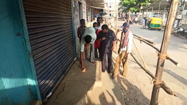 ರಾಮನಗರದಲ್ಲಿ ಮದ್ಯದಂಗಡಿಗೆ ಪೂಜೆ 