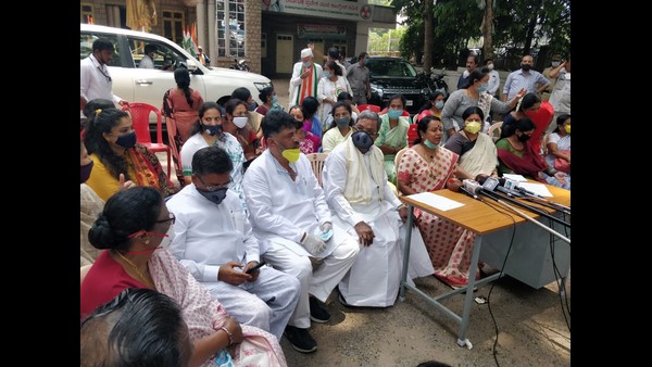 ಹಂಗೂ ಹೇಳುವ ಸಿದ್ದರಾಮಯ್ಯ ಹಿಂಗೂ ಹೇಳುತ್ತಾರೆ 