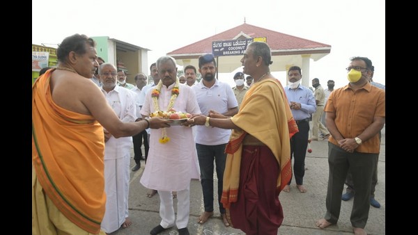 Mysuru Is Now Corona Free: ST Somashekar Visits Chamundi Hills 