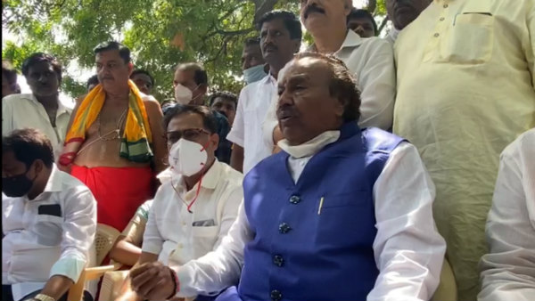 ಪದಗ್ರಹಣದಲ್ಲಿ ರಾಜಕೀಯ?