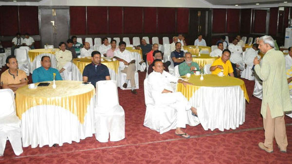 Gujarat 65 Congress MLAs move to resorts 