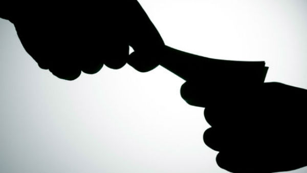ACB Traped The Clerk Who Was Accepting A Bribe