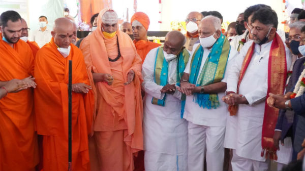 BS Yediyurappa Performed Bhoomi Pooja For Kempegowda Statue At Bengaluru Aiport