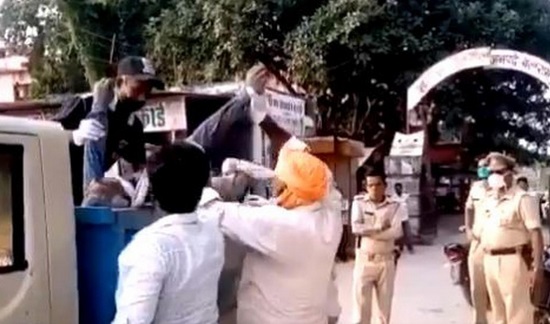 Body Of Man Who Died Outside UP Government Office Dumped In Garbage Van 7 Suspended Body Of Man Who Died Outside UP Government Office Dumped In Garbage Van 7 Suspended