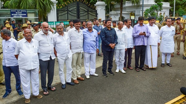 ನನ್ನ ಜೊತೆಗೆ ಬಂದವರು ಎಲ್ಲರೂ ಈಜಿ ದಡ ಸೇರಿದ್ದಾರೆ 