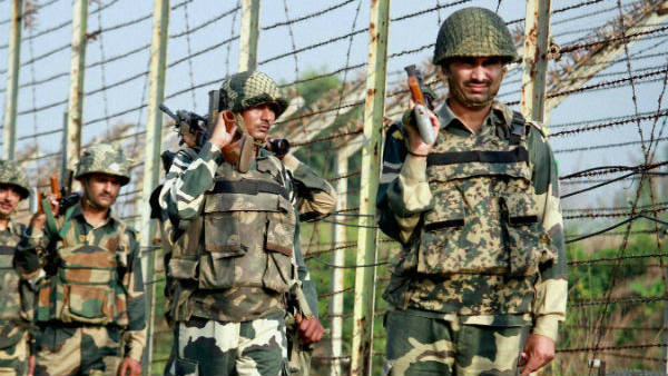 ಹುತಾತ್ಮ ಯೋಧರಿಗೆ ನಮನ ಸಲ್ಲಿಸಿದ ಪ್ರಧಾನಿ 