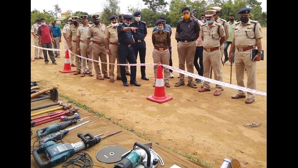 ಸ್ಥಳೀಯ ಪೊಲೀಸರನ್ನು ಹೆಚ್ಚಾಗಿ ಈ ತಂಡದಲ್ಲಿ ಬಳಸಲಾಗಿದೆ