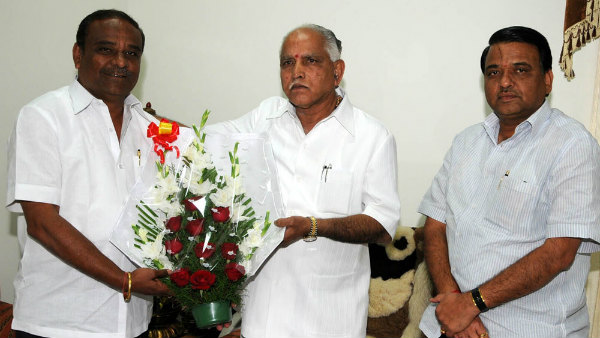 ಉಮೇಶ್ ಕತ್ತಿಯವರು ಈ ಆಂತರಿಕ ಬೇಗುದಿ ಹಿಂದಿನ ಪ್ರಮುಖ ರೂವಾರಿ 