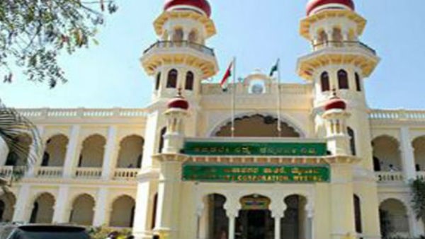 ಅಧಿಕಾರಿಗಳು ಮತ್ತು ಚುನಾಯಿತ ಪ್ರತಿನಿಧಿಗಳಿಗೆ ಮಾತ್ರ ಅವಕಾಶ