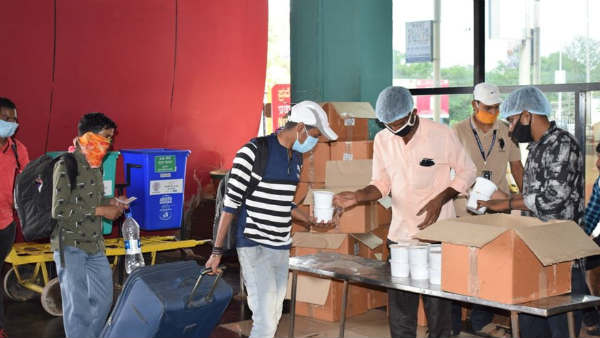 ಆಹಾರವನ್ನು ನೀಡಲಾಗಿದೆ