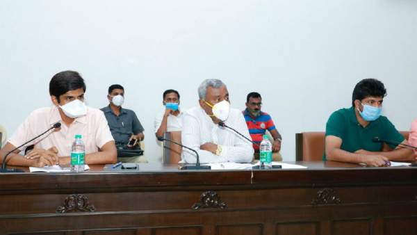 ಕರಪತ್ರ ಮಾಡಿ ಮನೆ ಮನೆಗೆ ತಲುಪಿಸಬೇಕು
