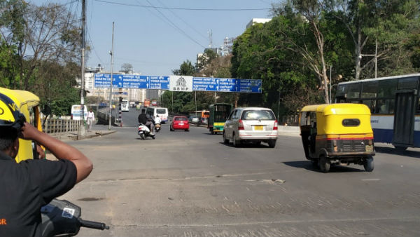 ದಿನಕ್ಕೊಂದು ನೀತಿ, ದಿನಕ್ಕೊಬ್ಬ ಉಸ್ತುವಾರಿ