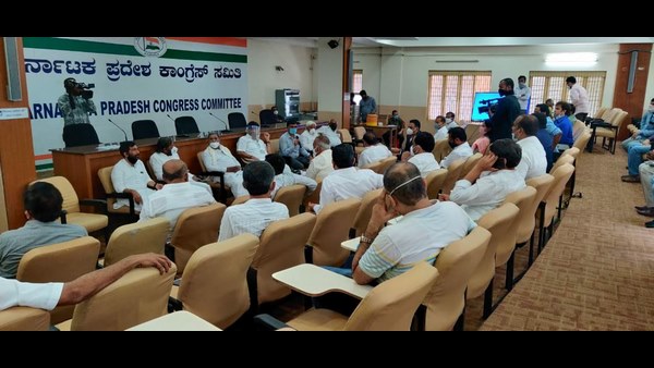 ಸರ್ಕಾರ ಎಲ್ಲದರಲ್ಲೂ ಅವ್ಯವಹಾರವನ್ನ ನಡೆಸ್ತಿದೆ