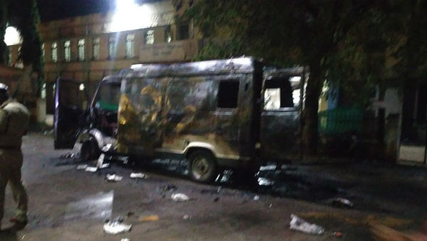 ಅಂಬ್ಯುಲೆನ್ಸ್‌ಗೆ ಬೆಂಕಿ