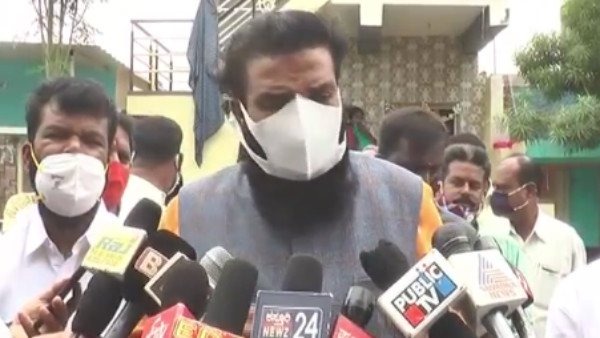 ಆರೋಗ್ಯ ಸಚಿವರು ಈಗಲೇ ಕೈಚೆಲ್ಲಿ ಕೂತಿದ್ದಾರಾ ಆರೋಗ್ಯ ಸಚಿವರು ಈಗಲೇ ಕೈಚೆಲ್ಲಿ ಕೂತಿದ್ದಾರಾ