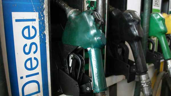 Delhi: Diesel Becomes Cheaper Than Petrol After Vat Cut Delhi: Diesel Becomes Cheaper Than Petrol After Vat Cut