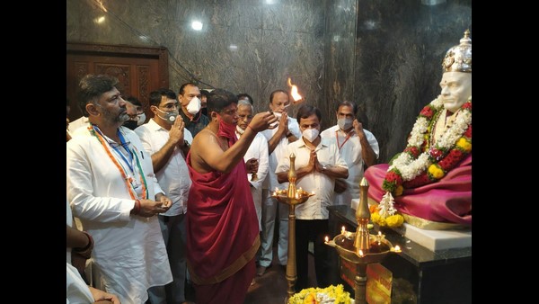  ಸರ್ಕಾರದ ನಡೆ ಟೀಕಿಸಿದ ಡಿಕೆಶಿ