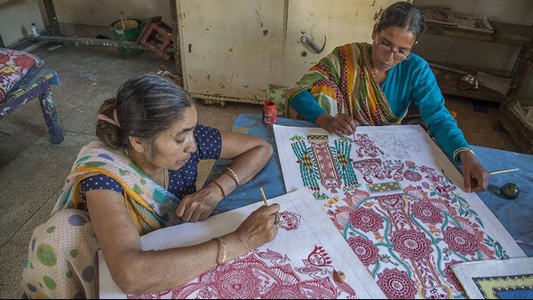 Flipkart signs MoU with Karnataka government to promote local art, craft and handlooms Flipkart signs MoU with Karnataka government to promote local art, craft and handlooms