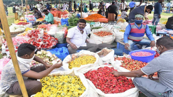 Flower Market Starts At JK Ground In Mysuru for Varamahalakshmi festival Flower Market Starts At JK Ground In Mysuru for Varamahalakshmi festival