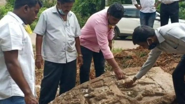 Three Inscription Dating Back To 15th Century Found In Metagalli Of Mysuru Three Inscription Dating Back To 15th Century Found In Metagalli Of Mysuru