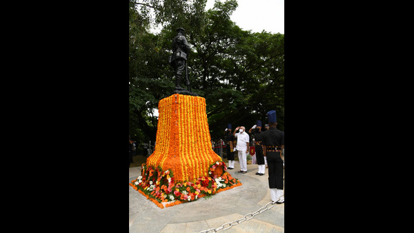 ಹುತಾತ್ಮ ಯೋಧರಿಗೆ ಸಿಎಂ ಯಡಿಯೂರಪ್ಪ ಗೌರವ 