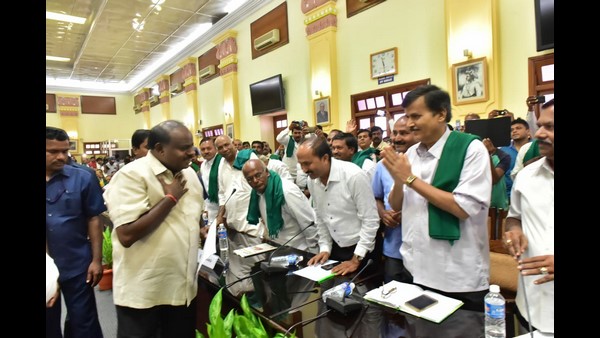 ಸಿಎಂ ಸ್ಥಾನಕ್ಕೆ ರಾಜೀನಾಮೆ