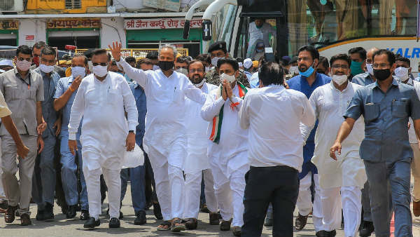 ಶಾಸಕರನ್ನು ಸೆಳೆಯಲು ಪ್ರಯತ್ನ