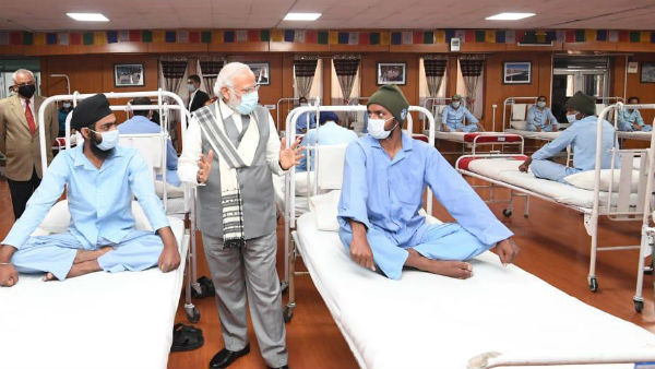Video:PM Narendra Modi Met Soldiers Who Were Injured In Galwan Valley Clash Video:PM Narendra Modi Met Soldiers Who Were Injured In Galwan Valley Clash