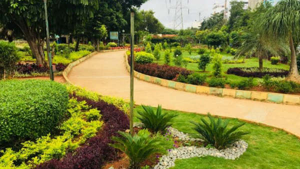 ಪಾರ್ಕ್‌ನಲ್ಲಿ ವಾಕಿಂಗ್ ಮಾತ್ರ