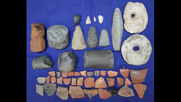 ಎರಡು ಕೈಕೊಡಲಿಗಳು ದೊರಕಿವೆ