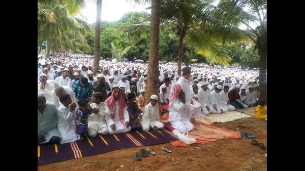 ಮಸೀದಿಗಳಲ್ಲಿ ಪ್ರಾರ್ಥನೆ 