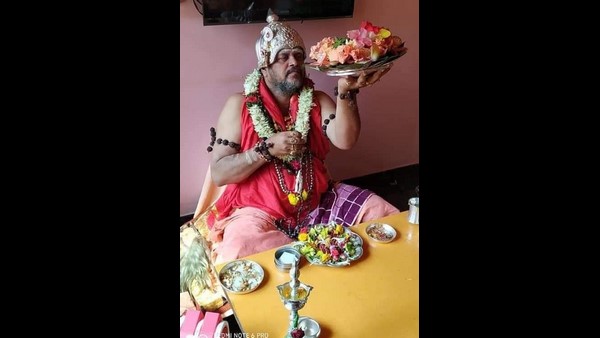Davanagere: Vishwaradhya Swamiji Death For Coronavirus Infection