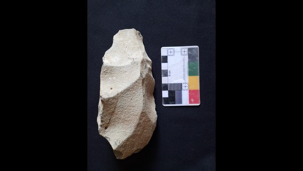 ಕೊಡಲಿ ಮತ್ತು ಸುತ್ತಿಗೆಯನ್ನು ಪತ್ತೆ ಮಾಡಲಾಗಿದೆ