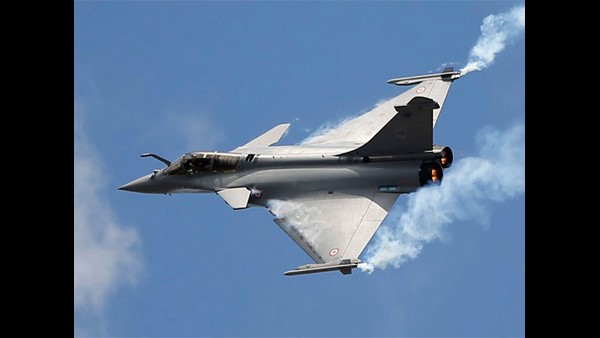 ಅತ್ಯಾಧುನಿಕ ಕ್ಷಿಪಣಿಗಳನ್ನು ಹೊಂದಿರುವ ವಿಮಾನ ಅತ್ಯಾಧುನಿಕ ಕ್ಷಿಪಣಿಗಳನ್ನು ಹೊಂದಿರುವ ವಿಮಾನ